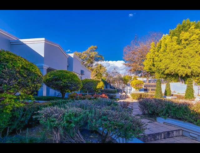 5 BEDROOM FREEHOLD TO LET IN BRYANSTON